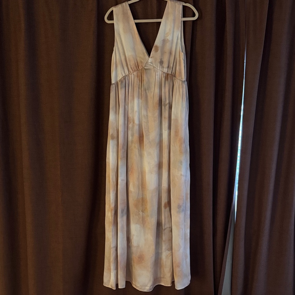 V-Neck Maxi Dress in Beige Tie-Dye